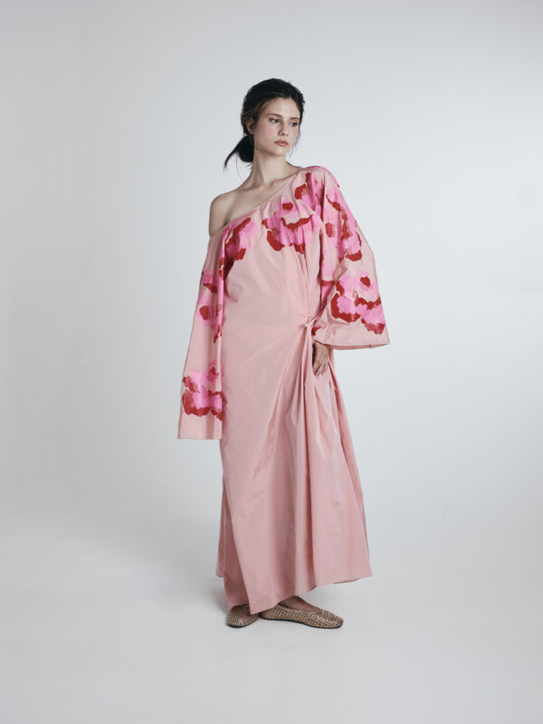 Rochie roz cu trandafiri