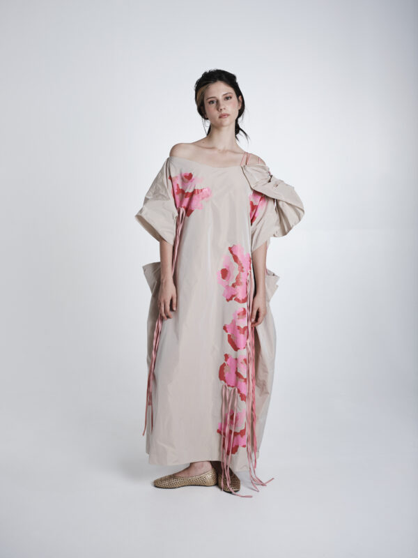 Rochie bej cu trandafiri